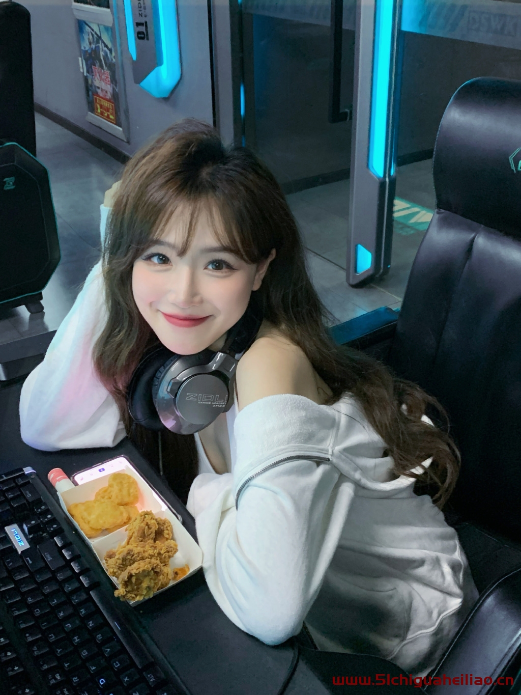 51吃瓜网爆料黑料：最新瓜田动态速览！