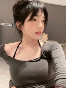 明星深夜餐厅会友，网友热议纷纷